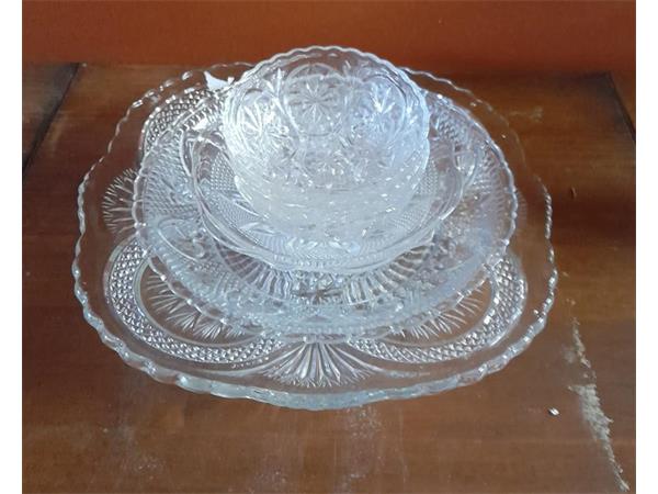 ~/upload/Lots/51465/fon3e7biz7xze/Lot 001 Glass Bowl Set (6)_t600x450.jpg